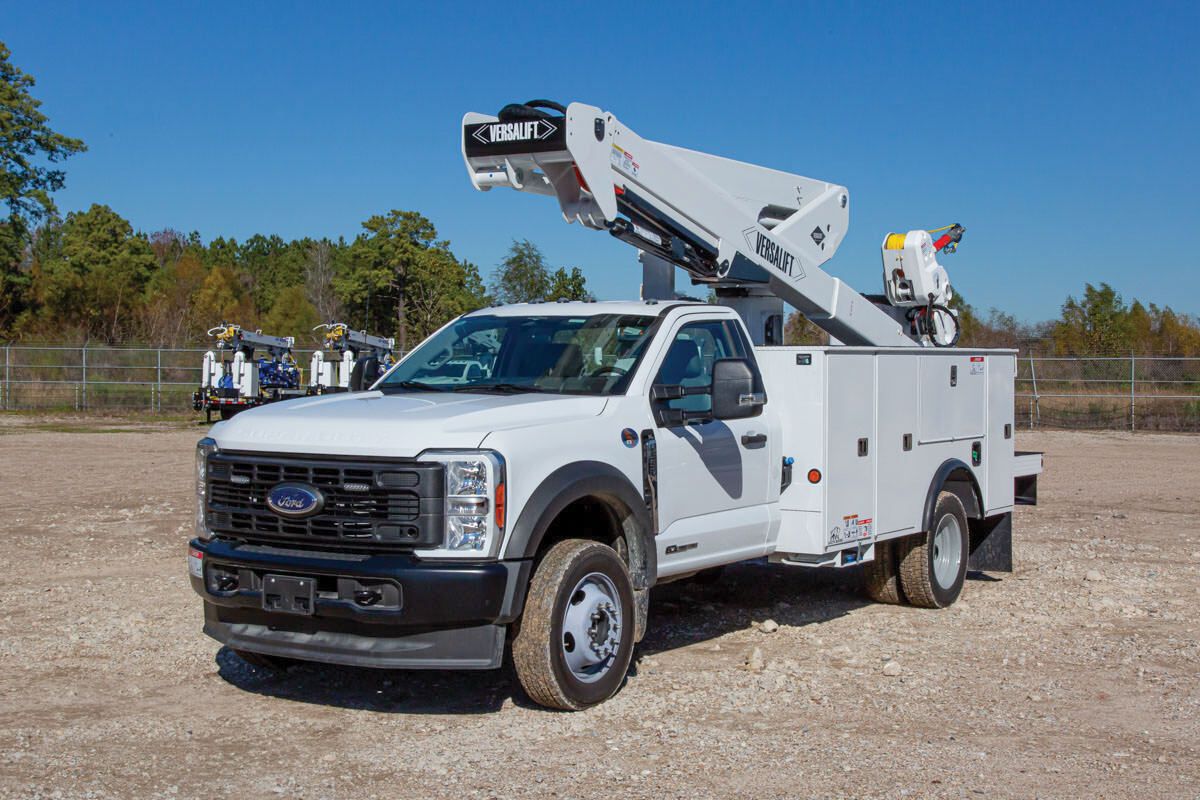 47-FT INSULATED & MATERIAL HANDLING BUCKET TRUCKS